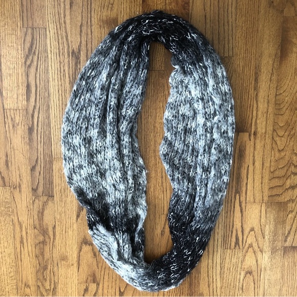 Renee’s NYC Accessories Infinity Circle Loop Knit Scarf Black Grey White 18 x 66 - Picture 3 of 6